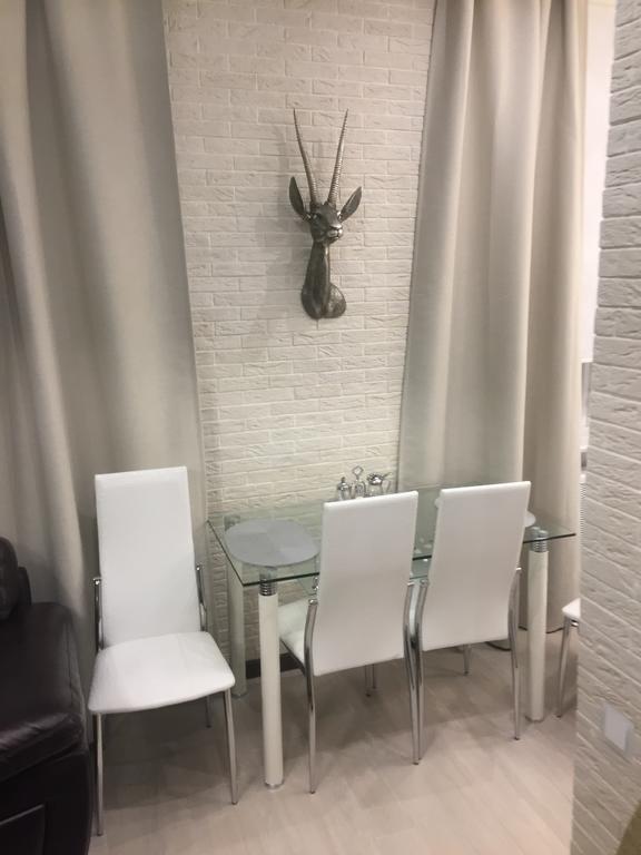 Swedish Apartment At Romanovskaia 22 ミンスク エクステリア 写真