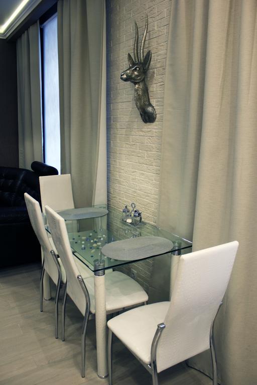 Swedish Apartment At Romanovskaia 22 ミンスク エクステリア 写真